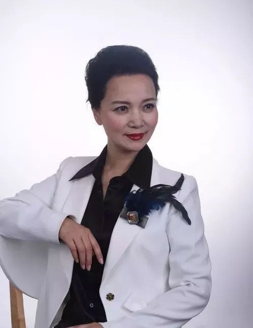 严荷芝 Hezhi Yan