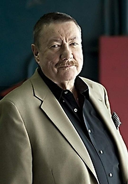 罗伯特·B·帕克 Robert B. Parker