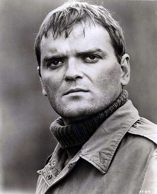 安格斯·麦金尼斯 Angus MacInnes