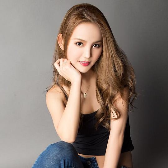 丘咲爱米莉 Emiri Okazaki