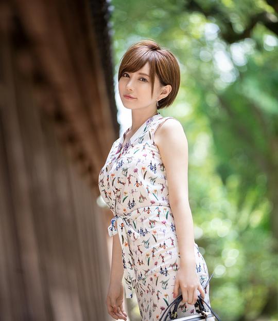 小泉彩 Aya Koizumi