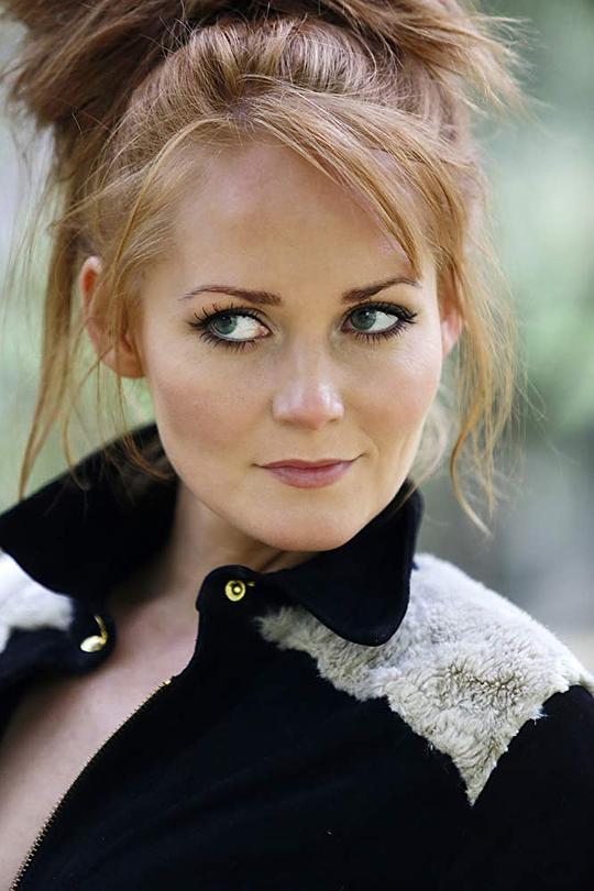 奥古斯塔·艾娃·艾伦德斯杜提尔 Ágústa Eva Erlendsdóttir