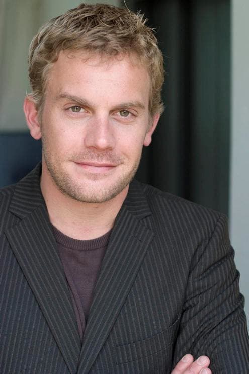 塞巴斯蒂安·贝策尔 Sebastian Bezzel