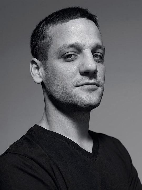 罗德里戈·德拉·塞尔纳 Rodrigo De la Serna