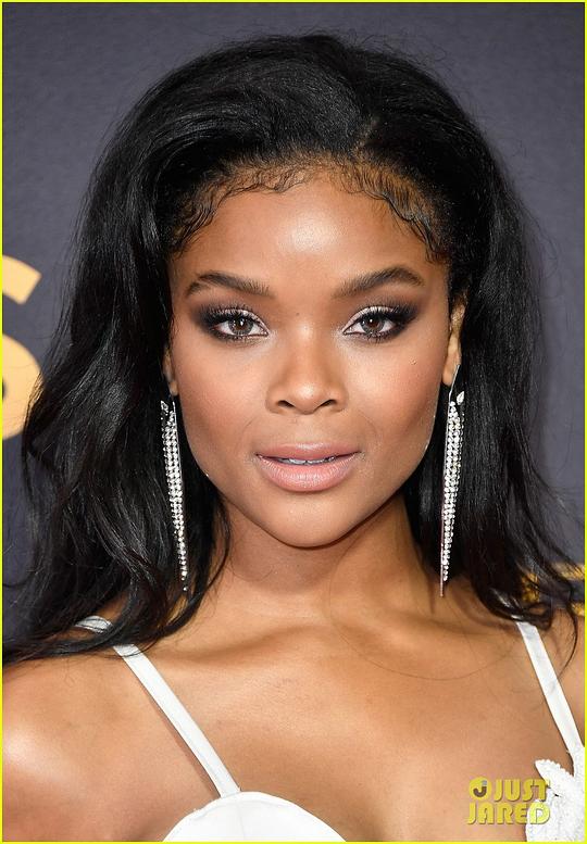 阿琼娜·亚历克苏丝 Ajiona Alexus