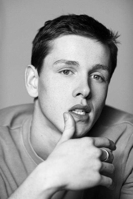 哈里斯·迪金森 Harris Dickinson