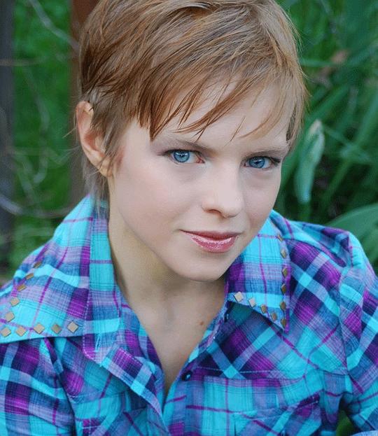 艾米丽·布罗斯特 Emily Brobst
