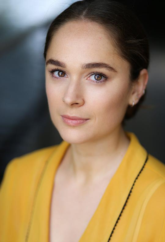 菲比·斯帕罗 Phoebe Sparrow