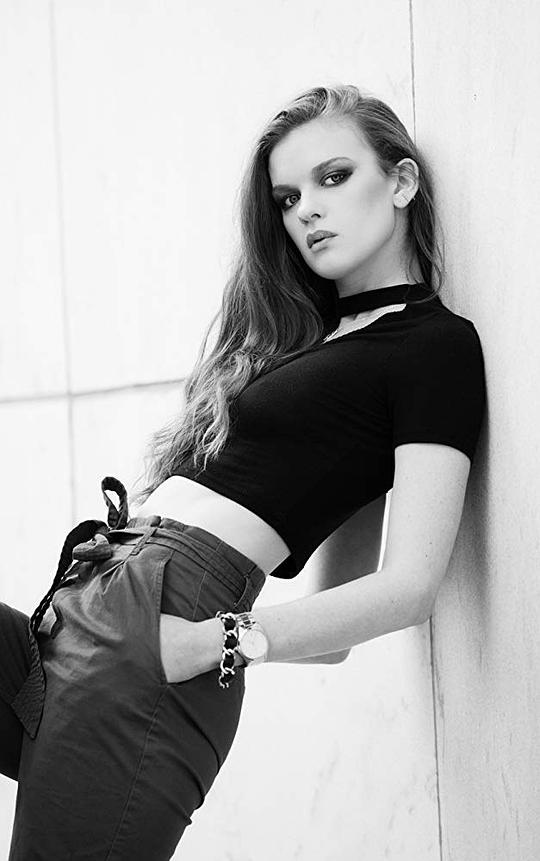 艾米丽·托尔斯 Emily Towles