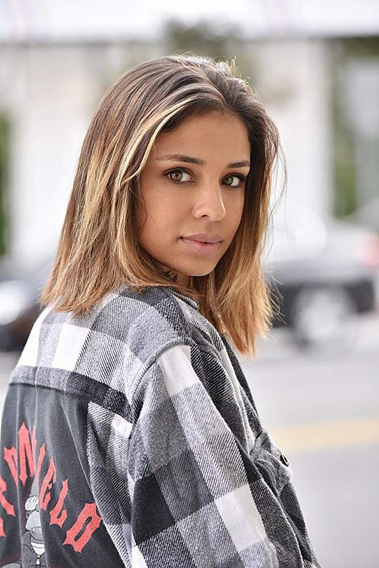 布莱特妮·萨皮 Brytni Sarpy