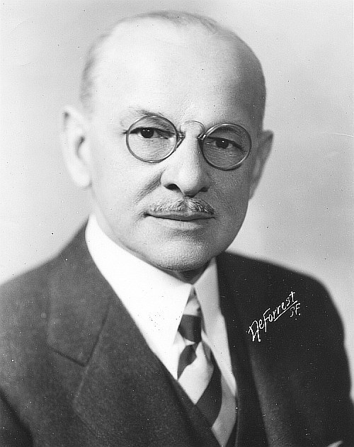 罗伯特·麦克韦德 Robert McWade