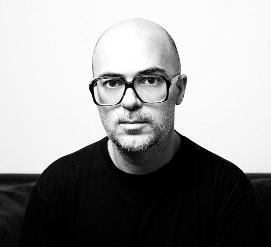 圣地亚哥·洛萨 Santiago Loza