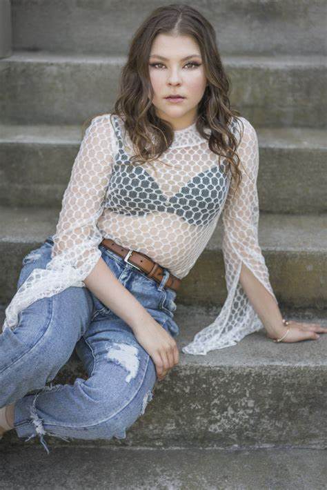 汉娜·蔡勒 Hannah Zeile