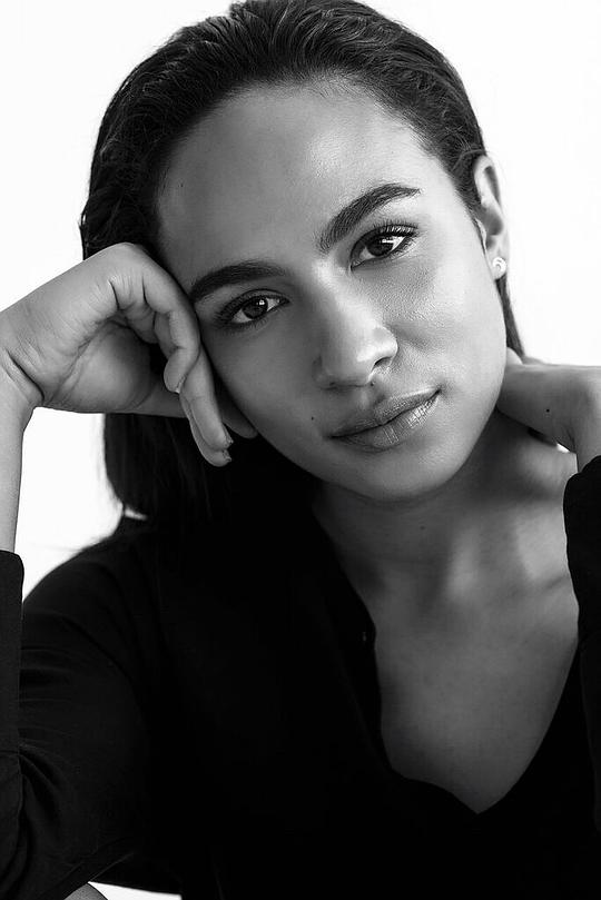 奥罗拉·佩里诺 Aurora Perrineau