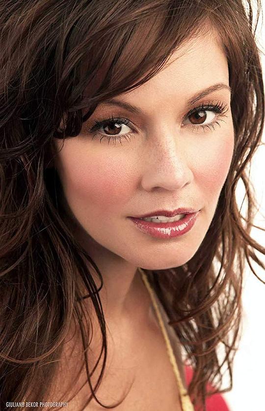 克莉丝汀·坎伯斯 Christina Chambers