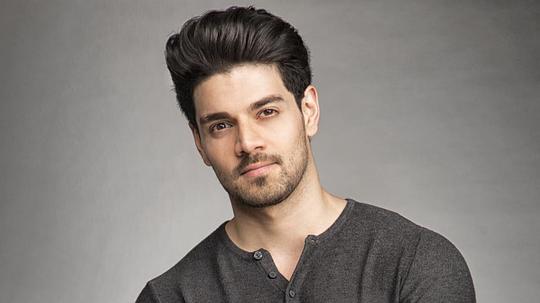 苏拉吉·潘乔里 Suraj Pancholi