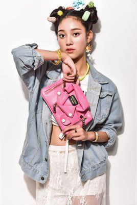 黄巾倚 Jinyi Huang