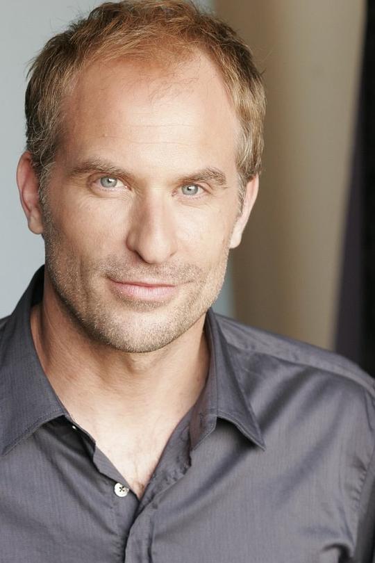 朱利安·霍姆斯 Julian Holmes