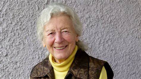 朱莉娅·格什尼策 Julia Gschnitzer