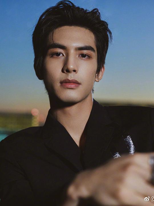 宋威龙 Weilong Song