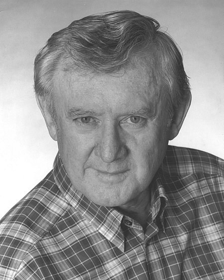 尼尔·托伊宾 Niall Toibin