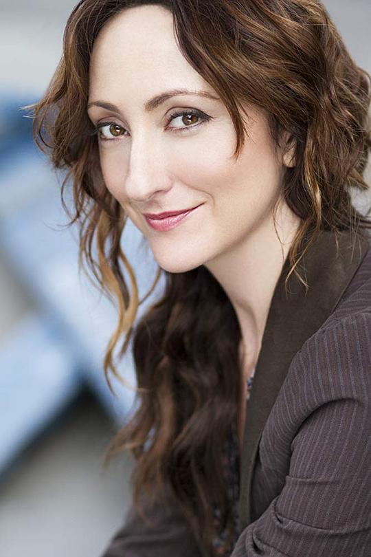 卡门·库萨克 Carmen Cusack