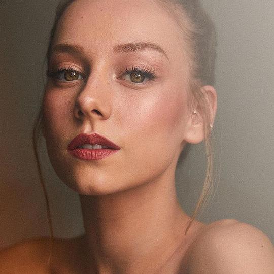 艾斯特·爱珀斯托 Ester Expósito