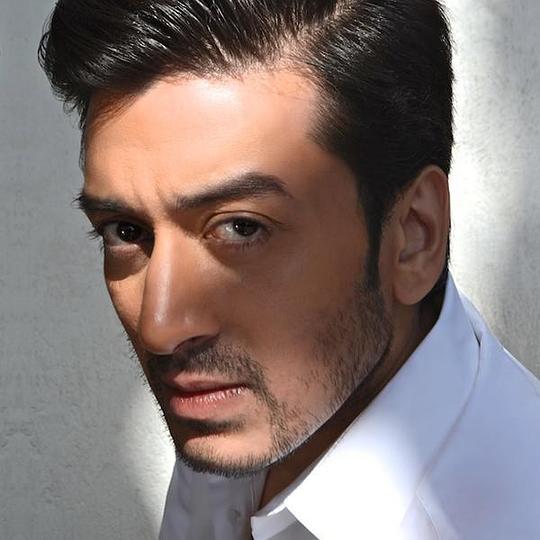 马什霍尔·阿姆罗希 Mashhoor Amrohi