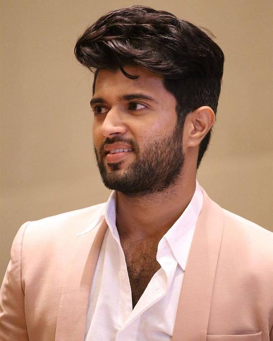 维杰·德韦拉贡达 Vijay Deverakonda