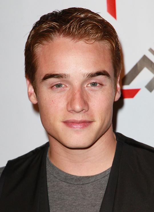 布兰登·伊顿 Brando Eaton