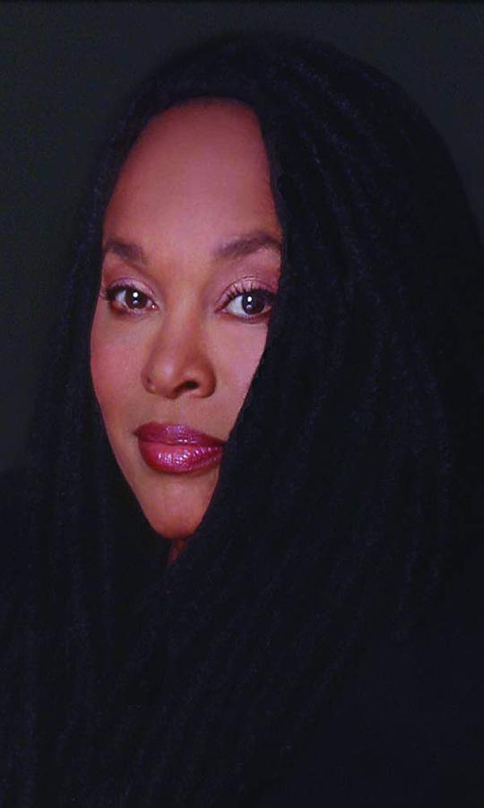 蒂娜·安德鲁斯 Tina Andrews