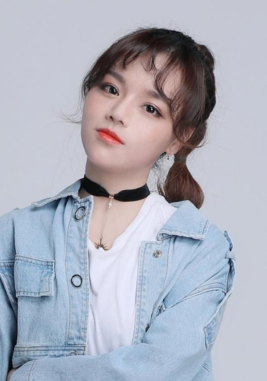 黄霄云 Xiaoyun Huang