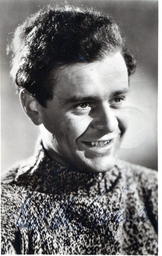 尼尔·麦吉尼斯 Niall MacGinnis