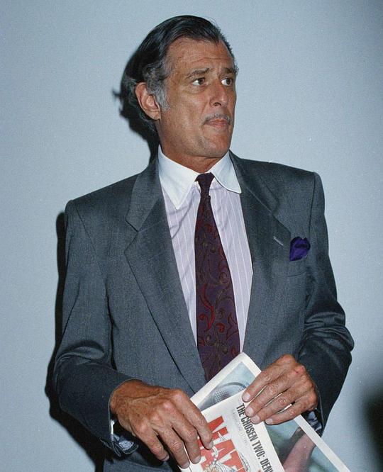 弗兰克·德福特 Frank Deford