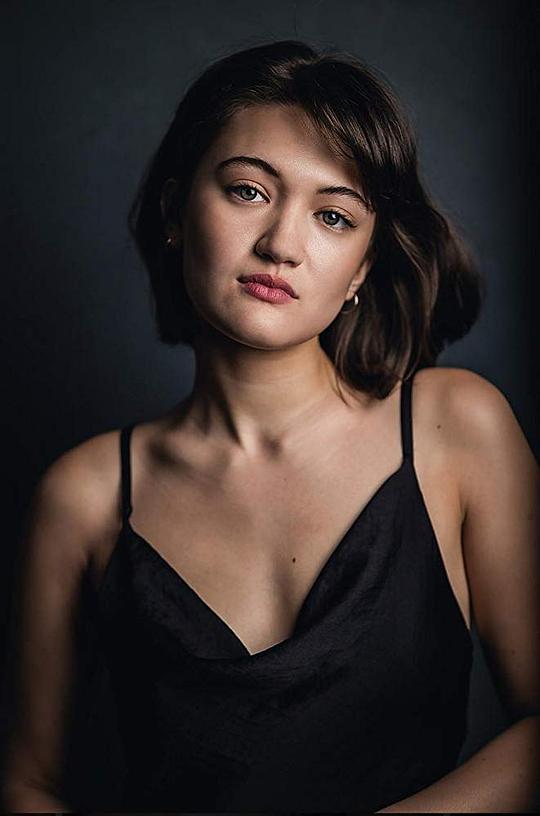 伊莎·布里昂斯 Isa Briones