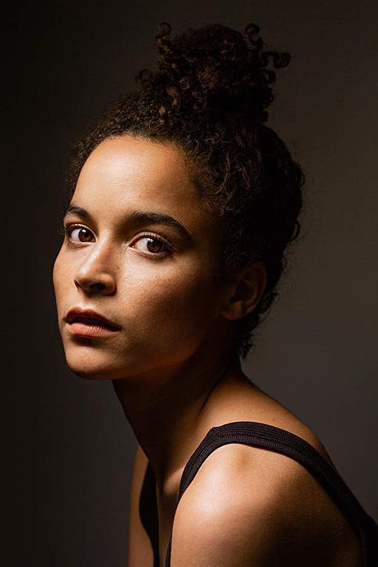 朱莉安娜·坎菲尔德 Juliana Canfield