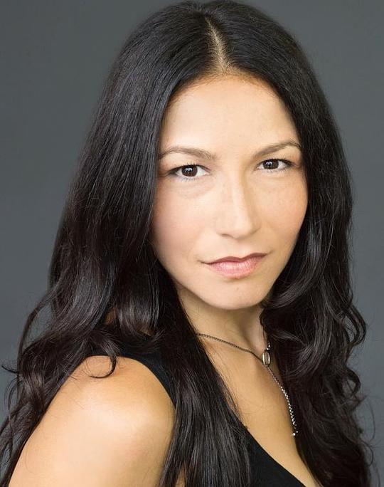 塔玛拉·波戴米斯基 Tamara Podemski