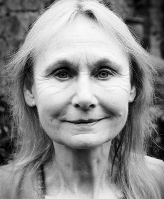 安吉拉·普利森丝 Angela Pleasence