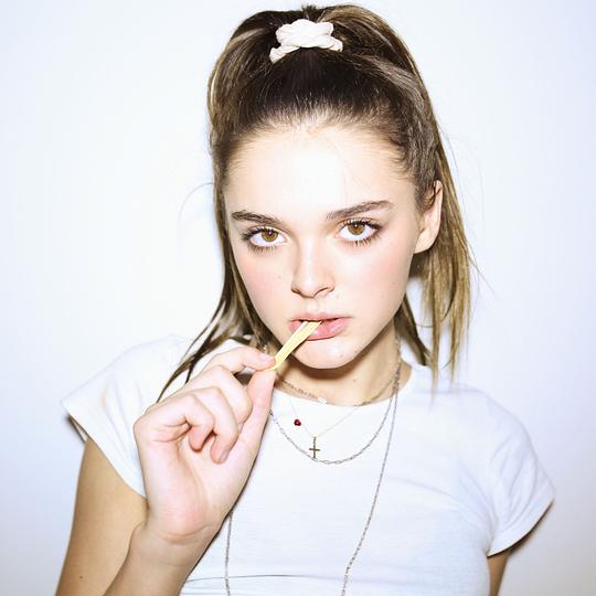 夏洛特·劳伦斯 Charlotte Lawrence