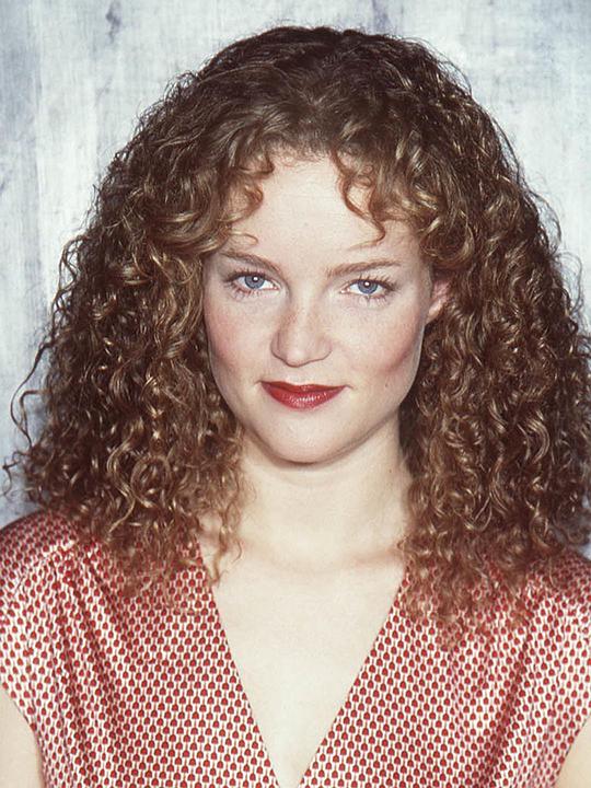 艾玛·康妮芙 Emma Cunniffe