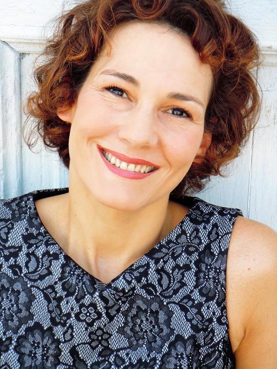 安娜·费鲁佐 Anna Ferruzzo