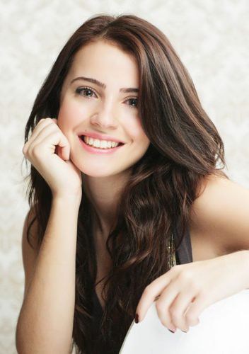 埃兹吉·埃于博卢 Ezgi Eyüboğlu