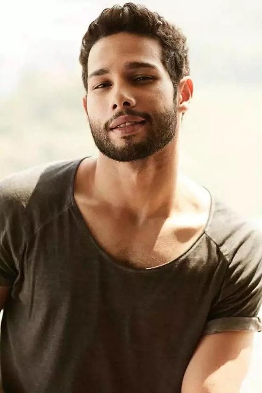 希坦特·查杜尔韦迪 Siddhant Chaturvedi