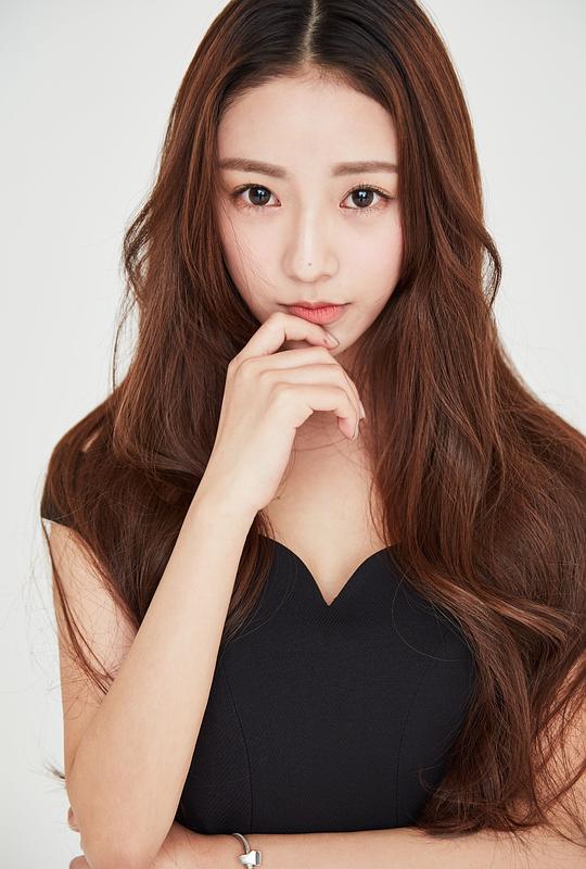 丁一一 Yiyi Ding