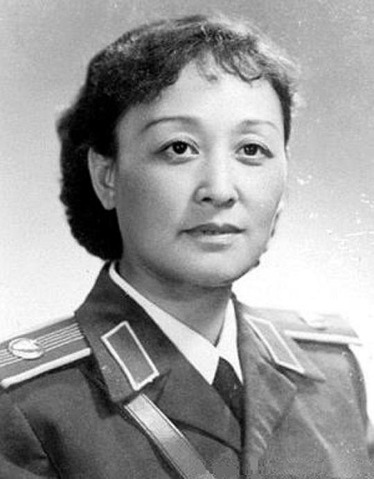 李恩琪 Enqi Li
