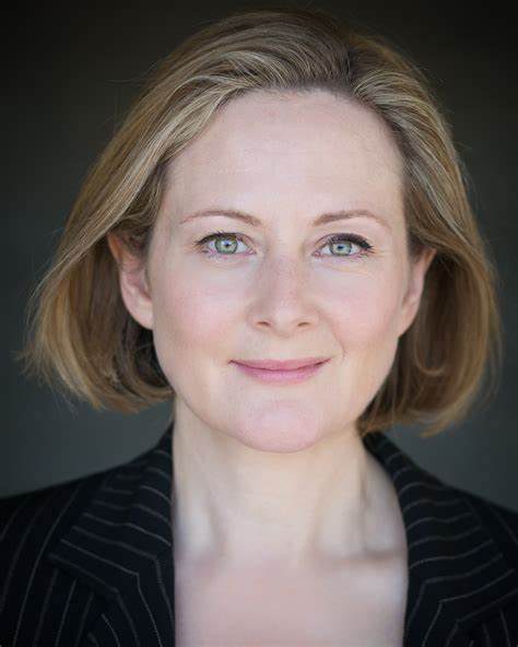 露茜·罗宾森 Lucy Robinson