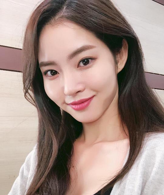 黄胜妍 Seung-eon Hwang