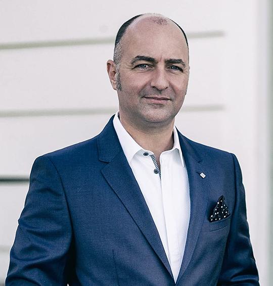 西蒙·巴瑞 Simon Barry