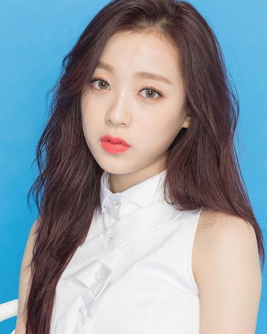 李真率 Lee JinSol