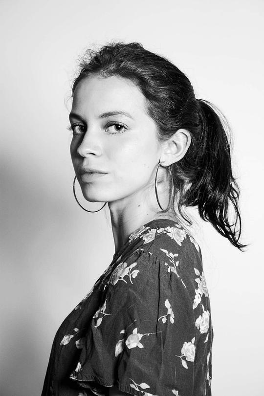 阿娜·瓦莱里娅·贝瑟尔 Ana Valeria Becerril